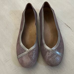 VIONIC Spark Carroll Metallic Ballet Flats
